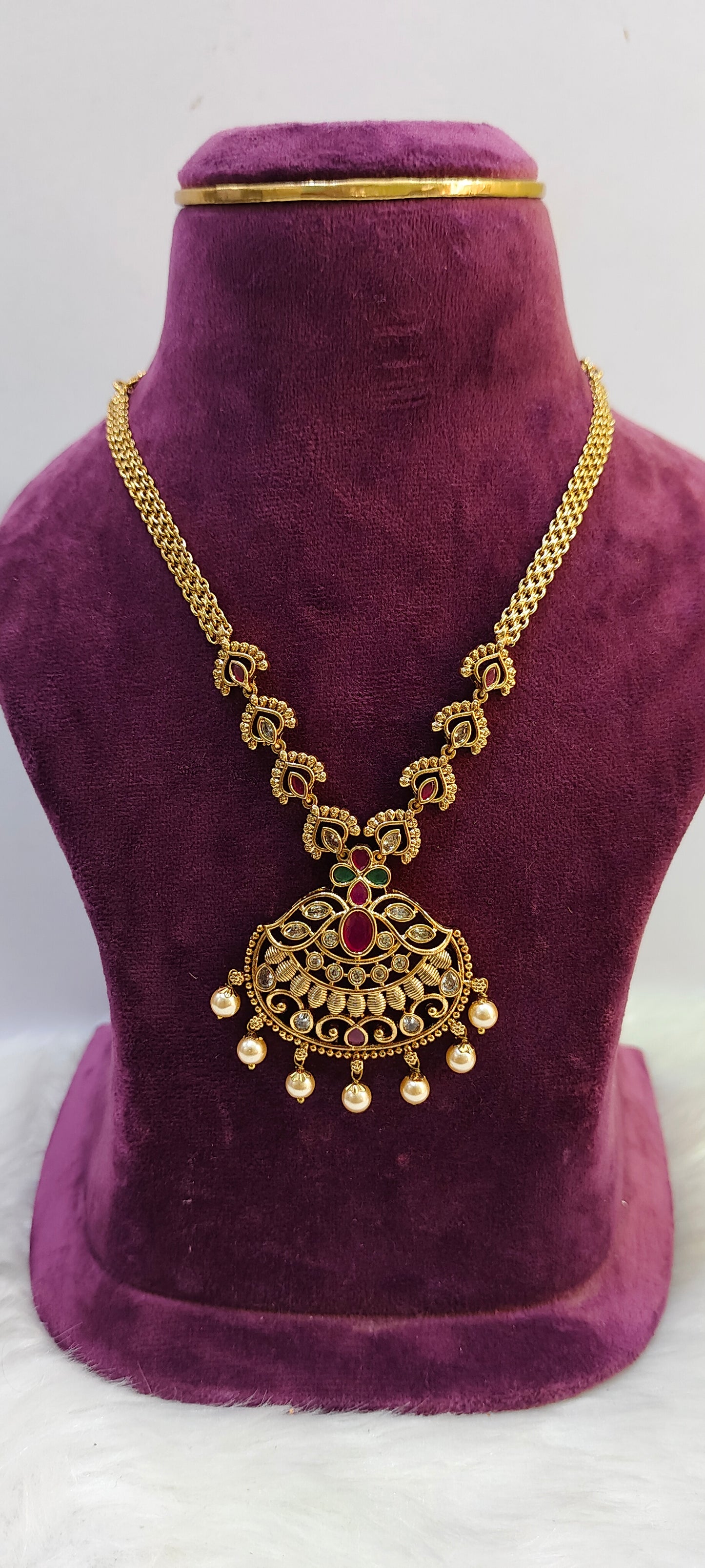 Simple pendent chain