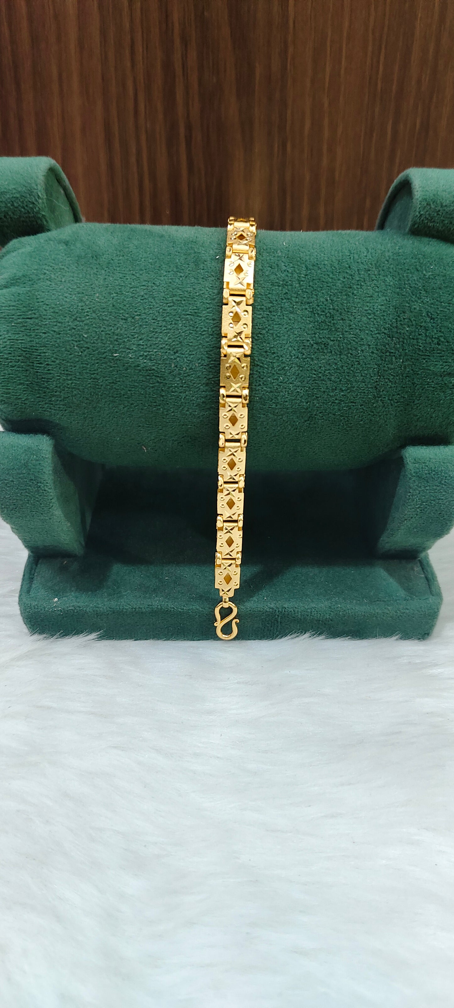 100% gold look 8" length mens bracelet