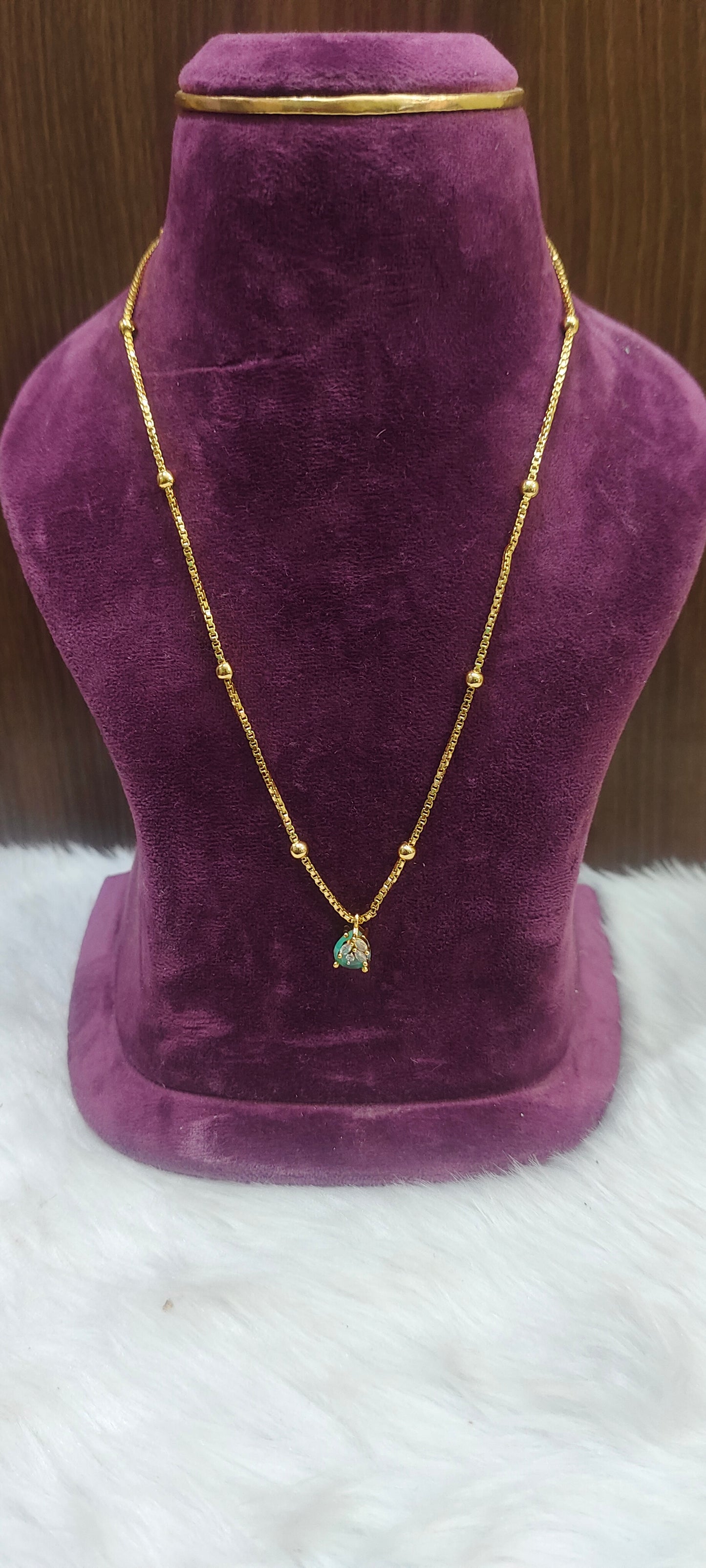 Simple and classy gold look chain
