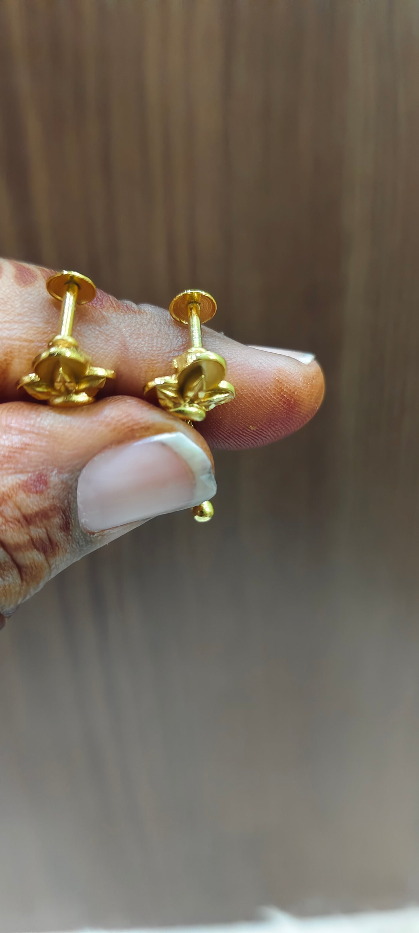 100% gold look string earrings