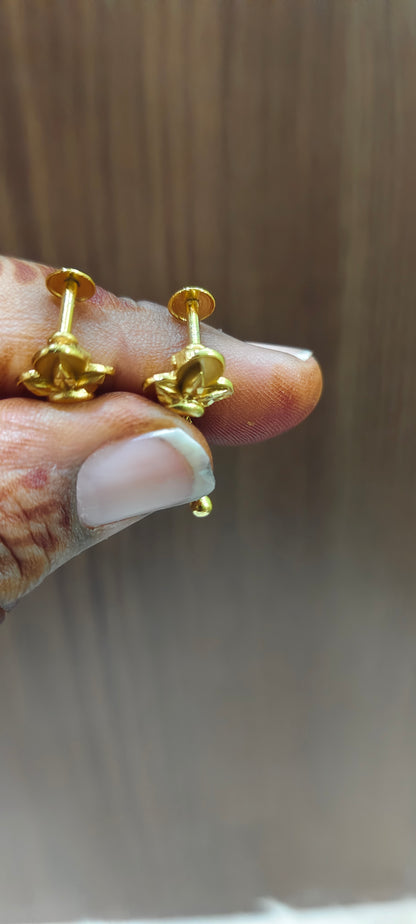 100% gold look string earrings