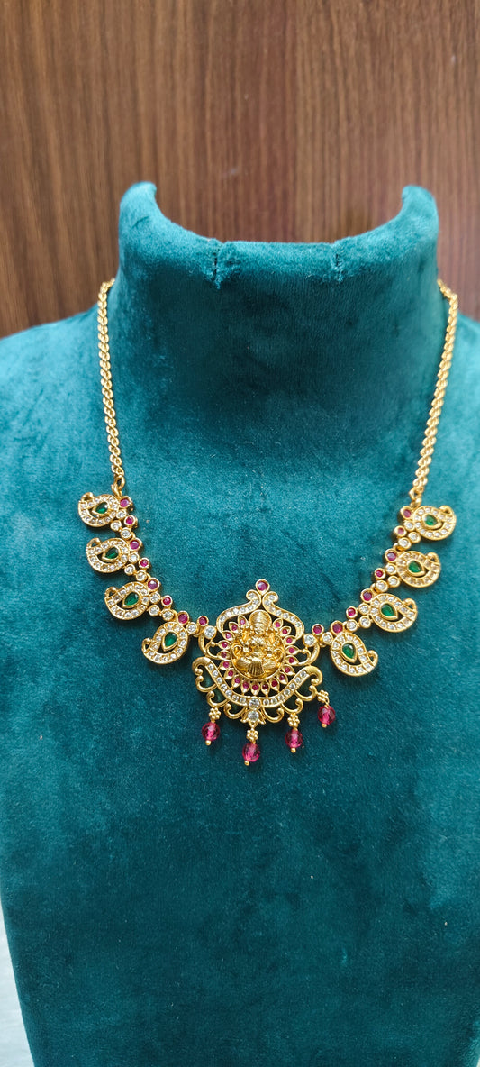 Simple gold look choker cum bajubandi