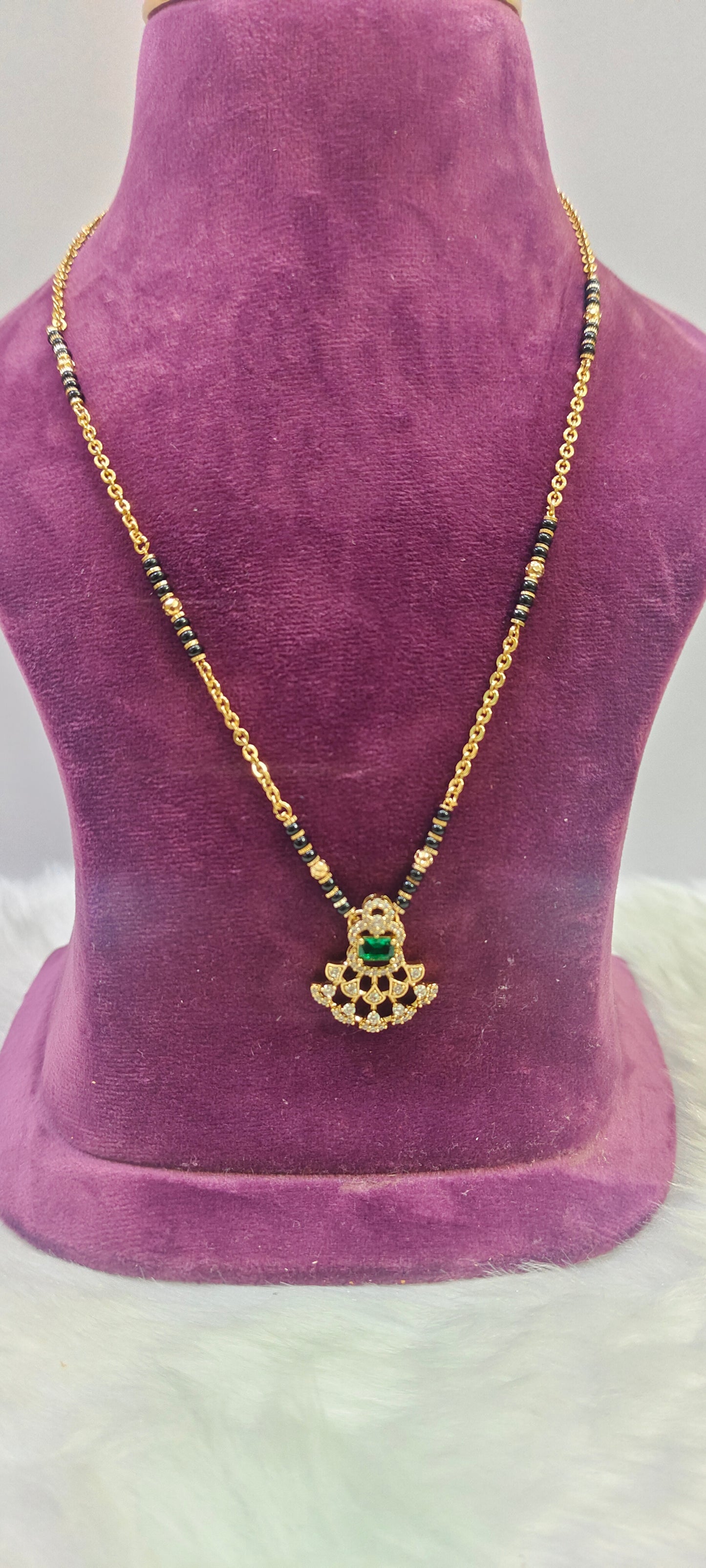 Simple dimond look black beads