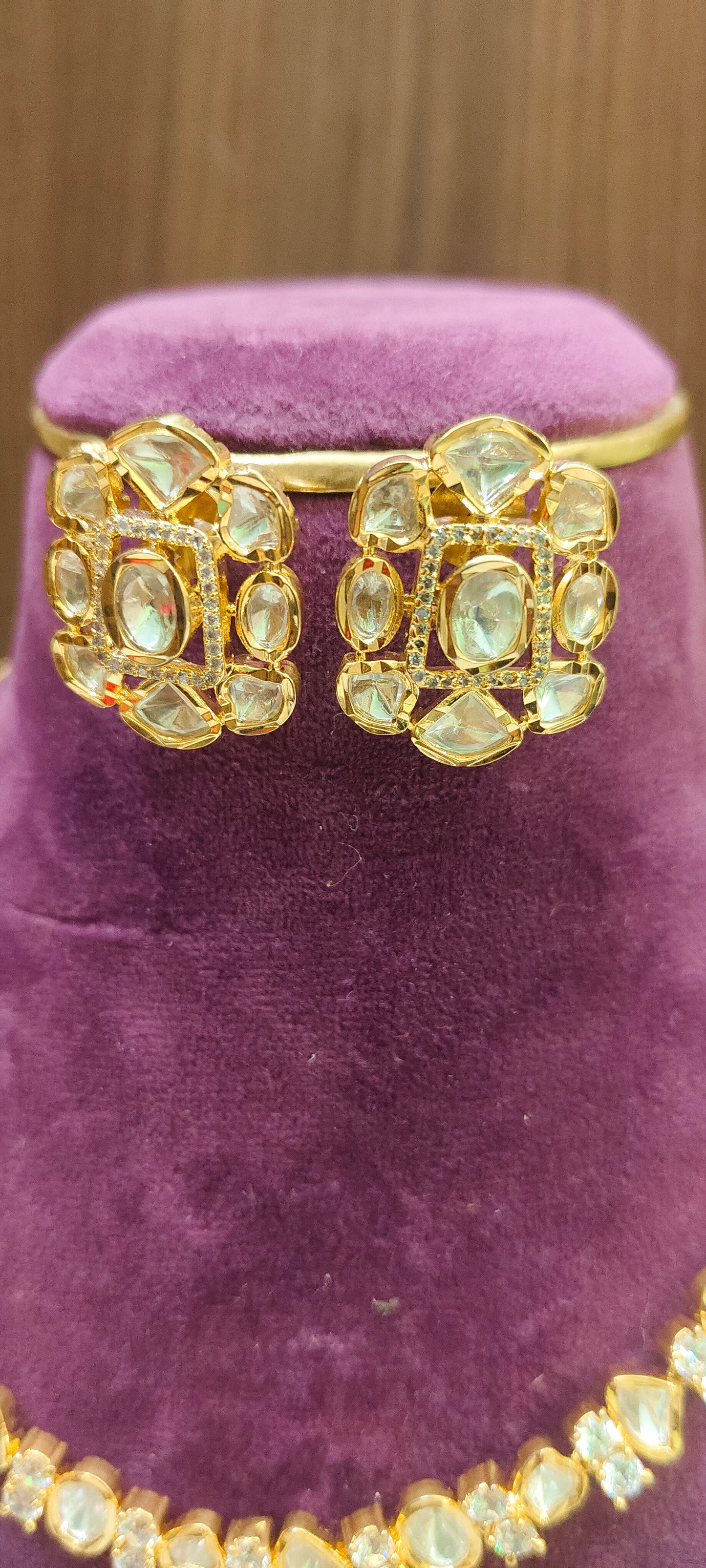 Celebrity style necklace set with earrings