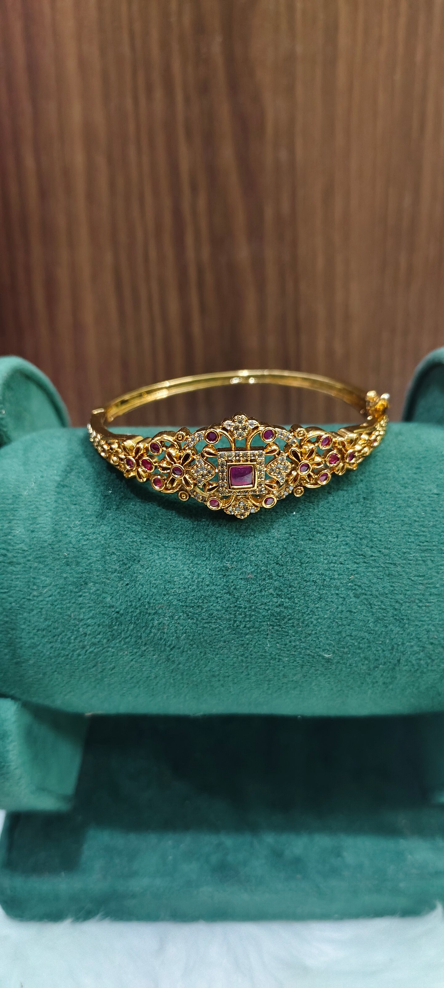 Premium nakshi 18" length 3 step chain and ladies openable kada combo