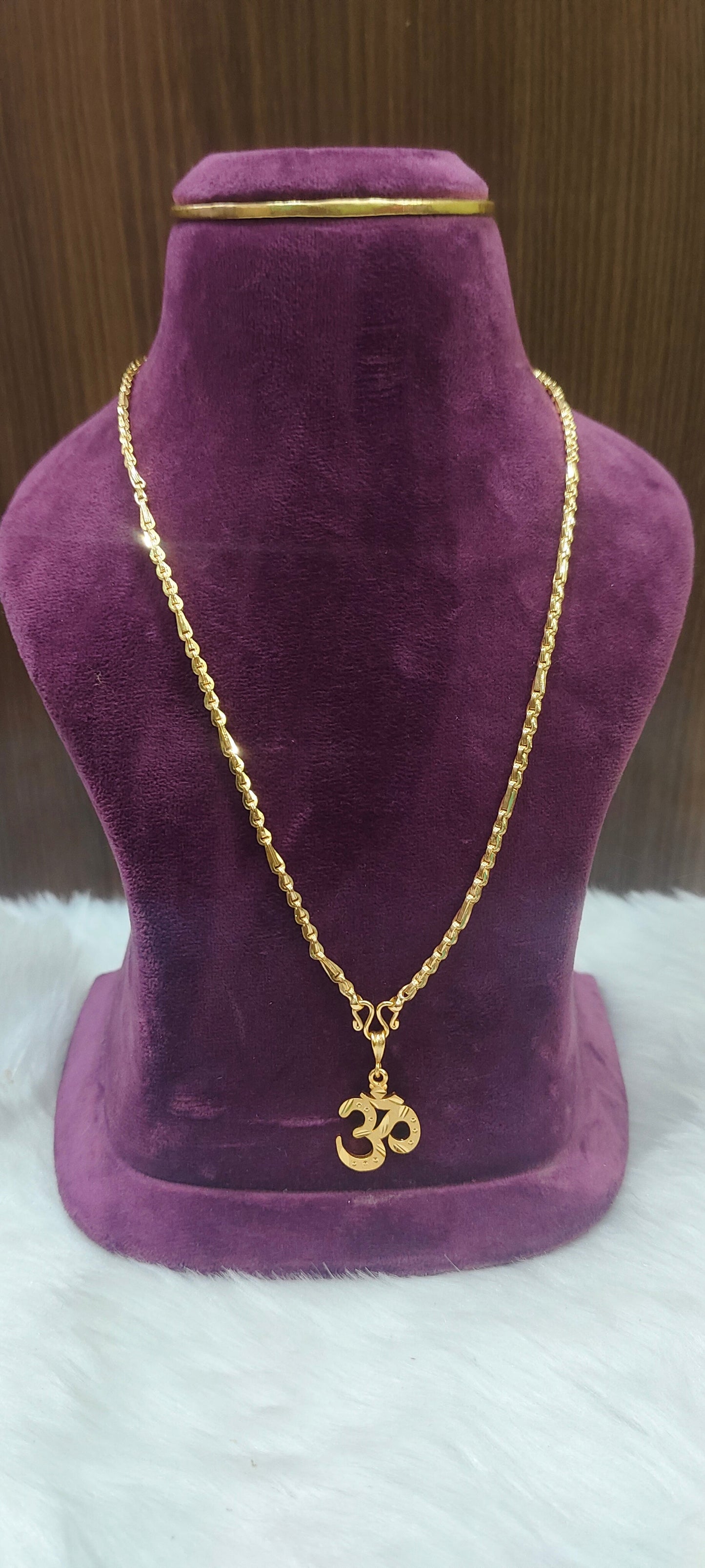 100% gold look om pendant with 20" length 5 plus 1 chain