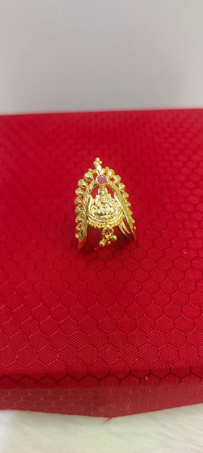 Stunning gold look vanki ring