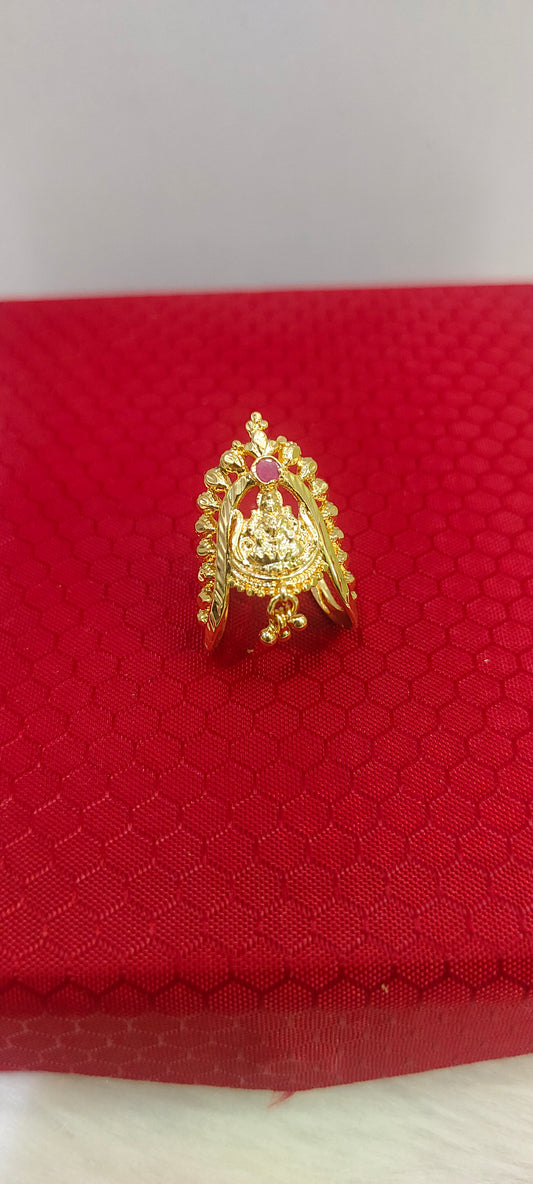 Stunning gold look vanki ring