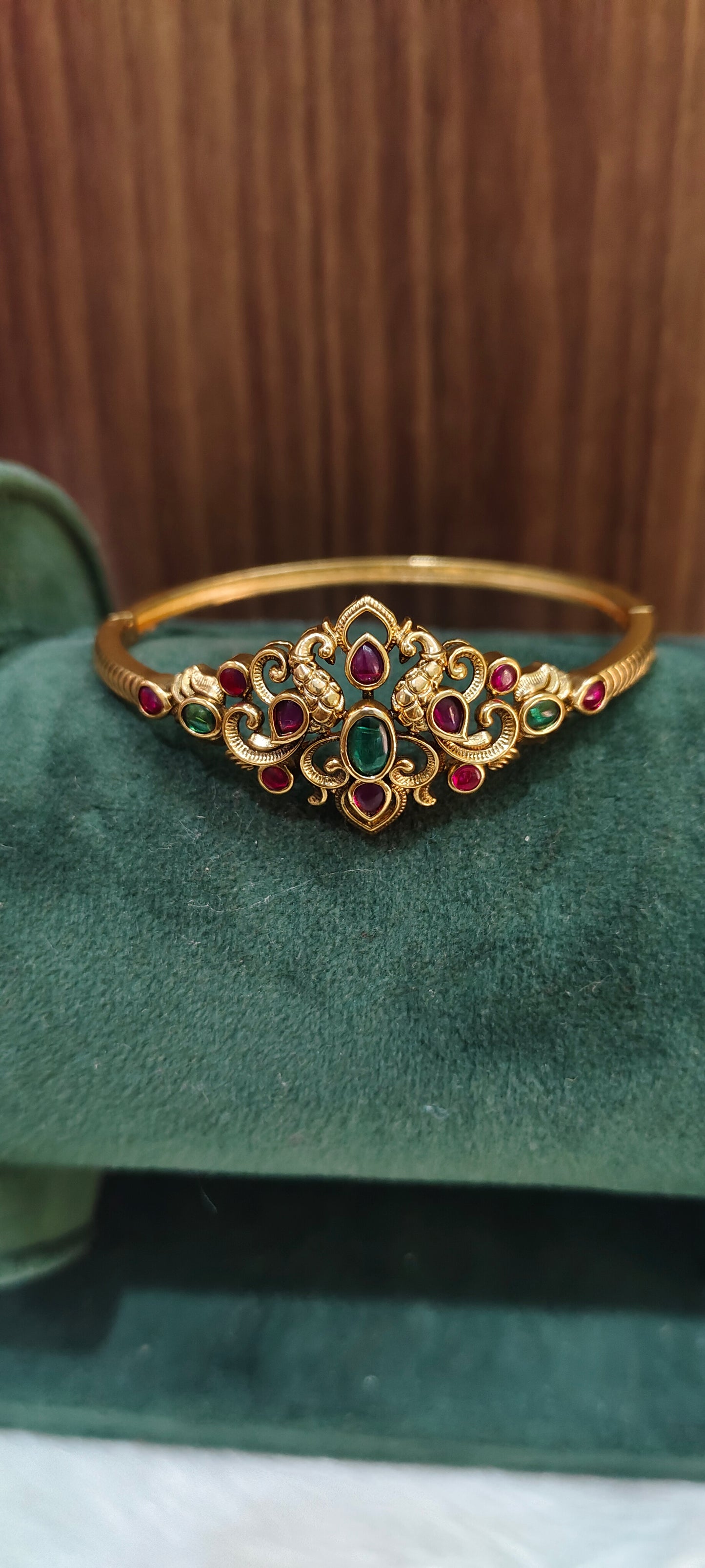 Premium antique openable kada for ladies (fit from 2.4 to 2.8)