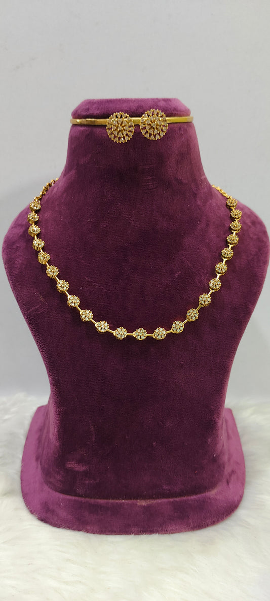 Simple dimond look necklace set