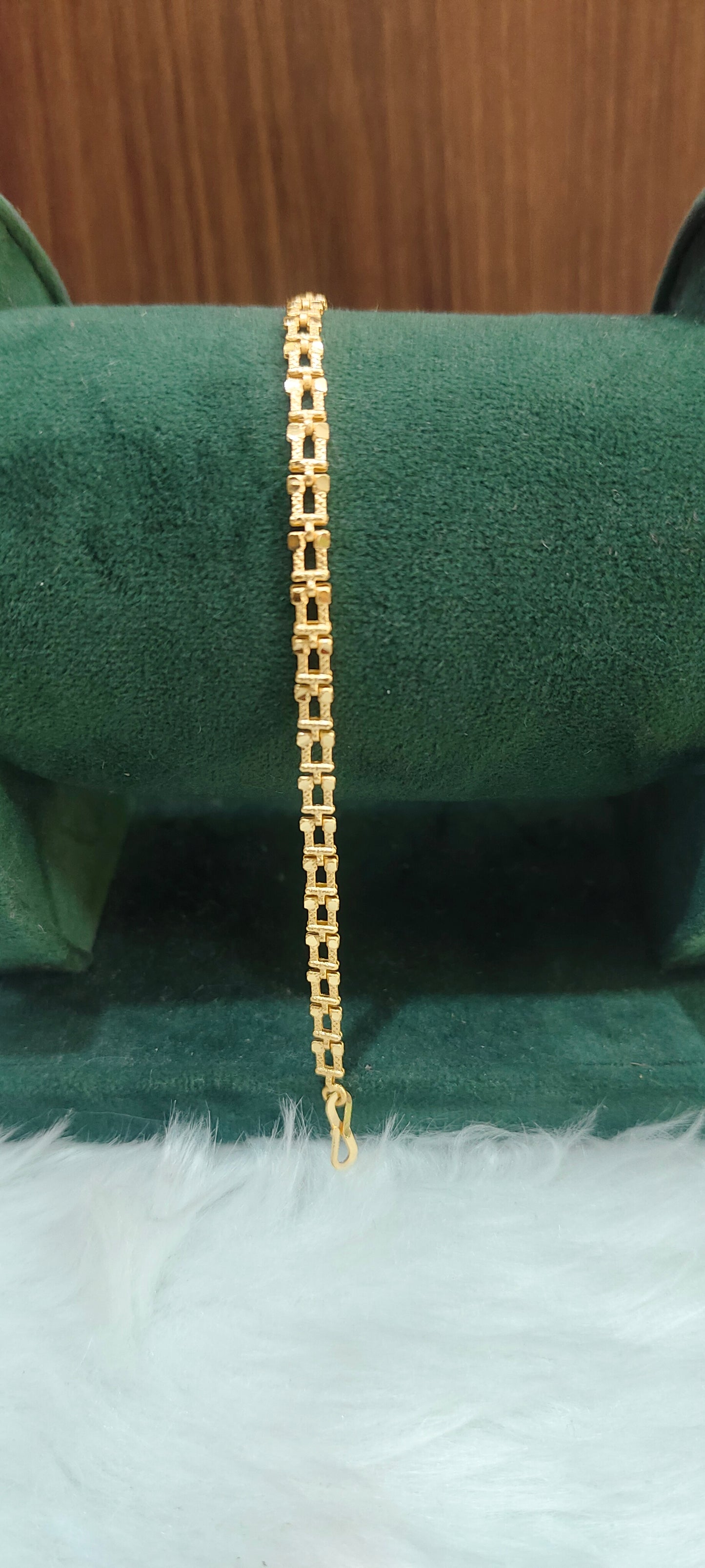 100% gold look ladies bracelet