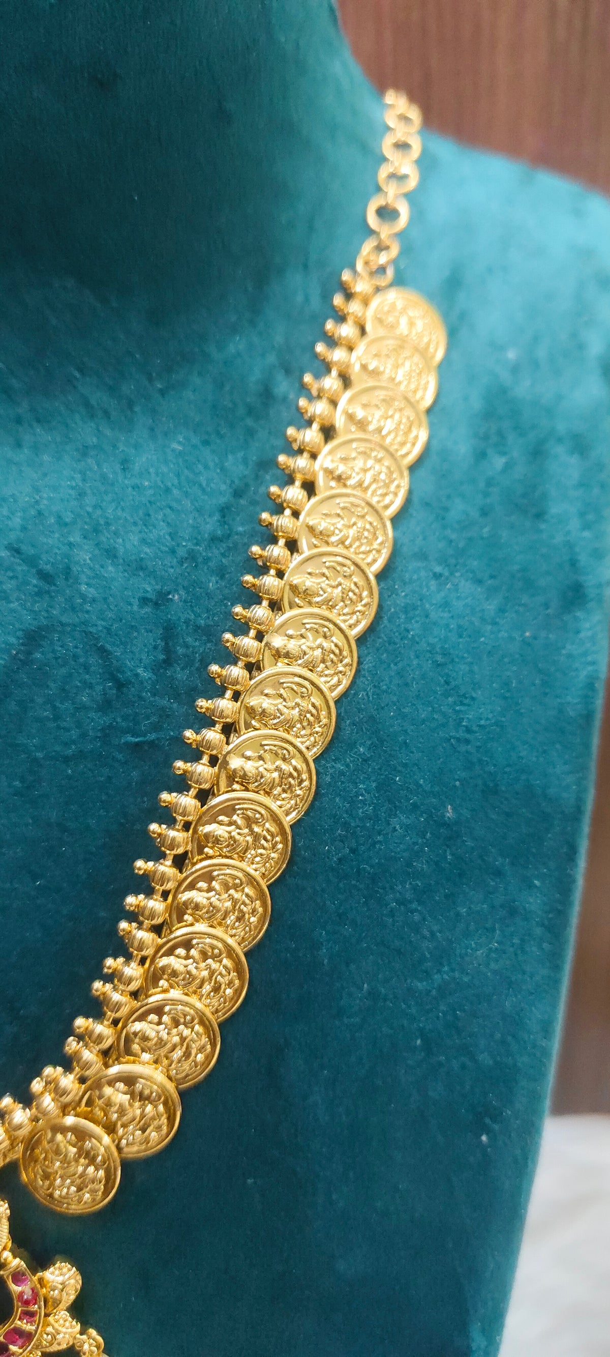 Simple gold look kasu necklace