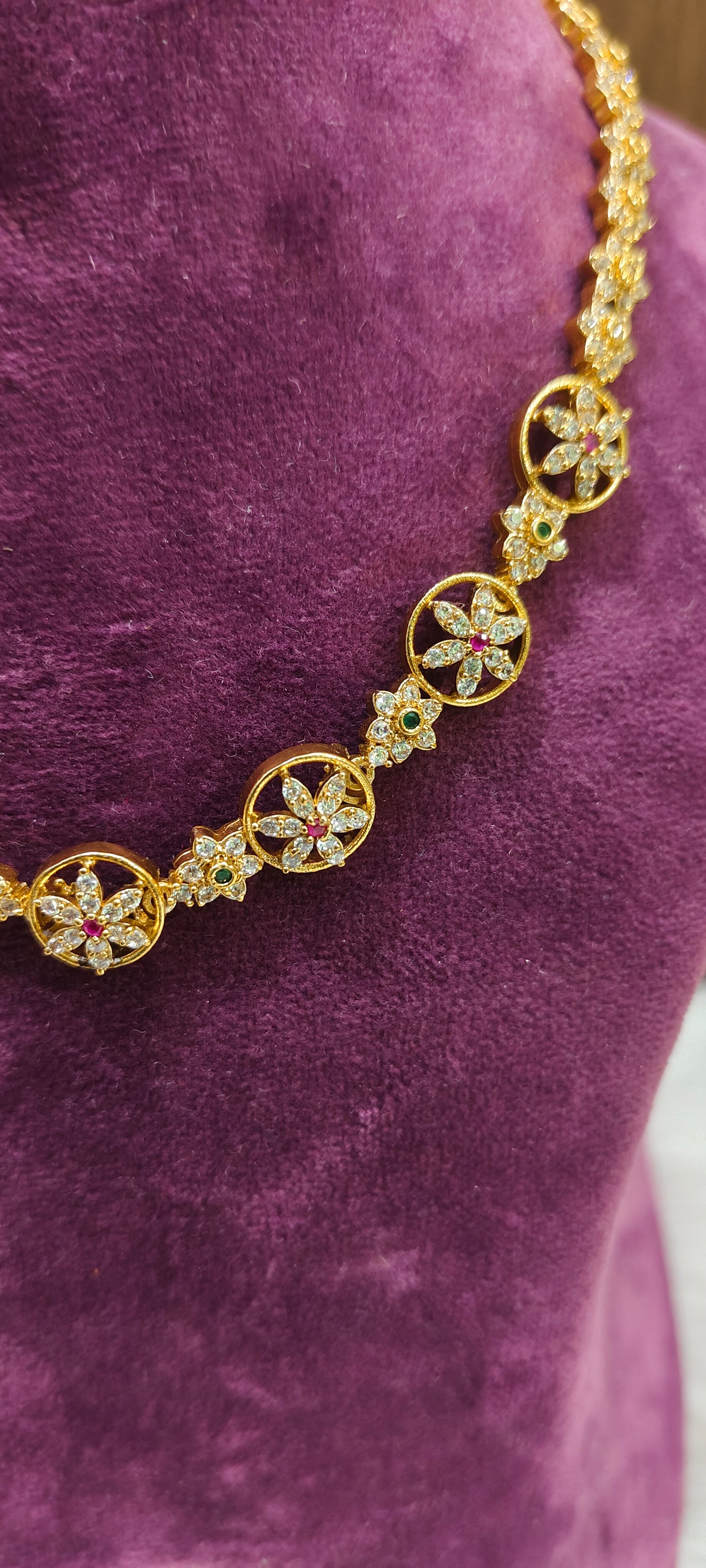 Simple dimond look necklace set