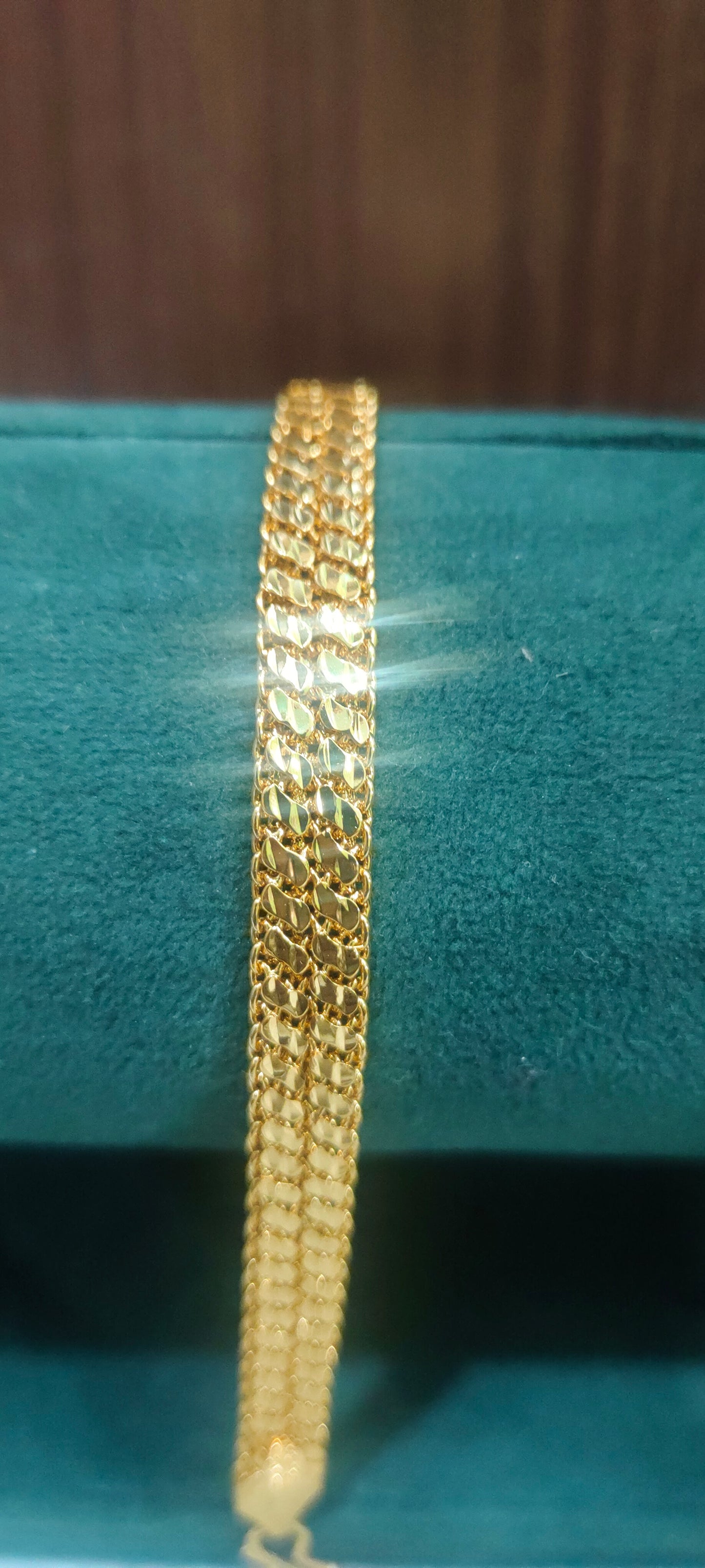 Premium micro gold plated 20" length broad chain with 8" length broad bracelet