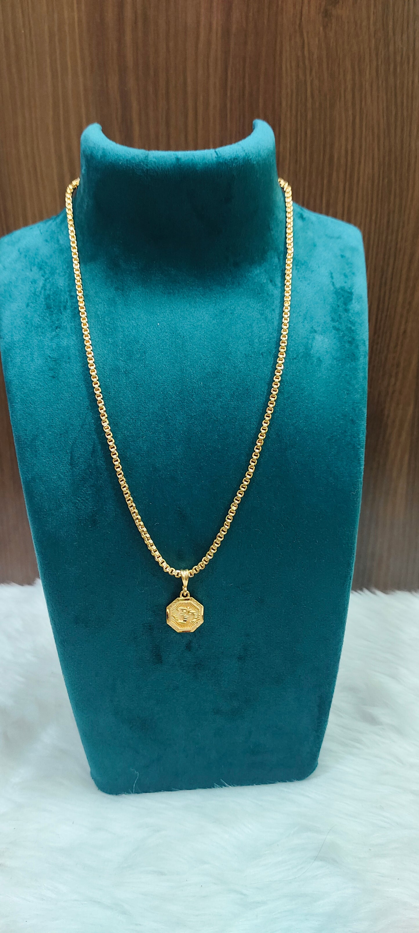 Premium micro gold 18" bharthi chain with om locket