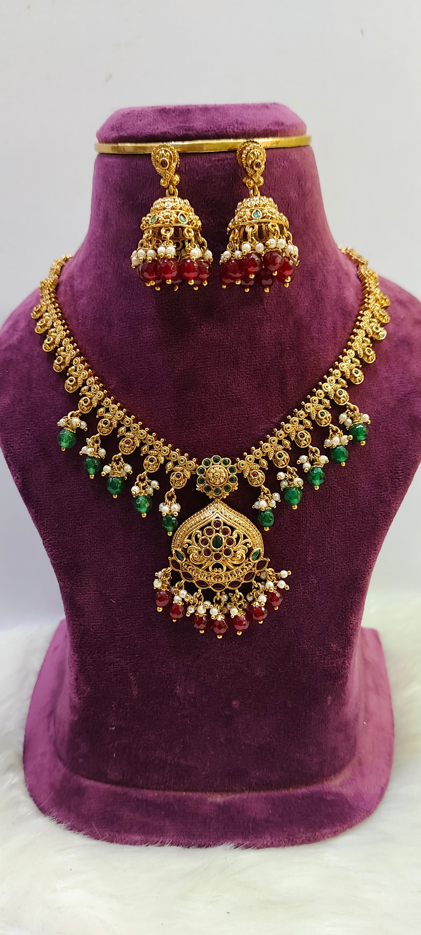 Elegant beads necklace set