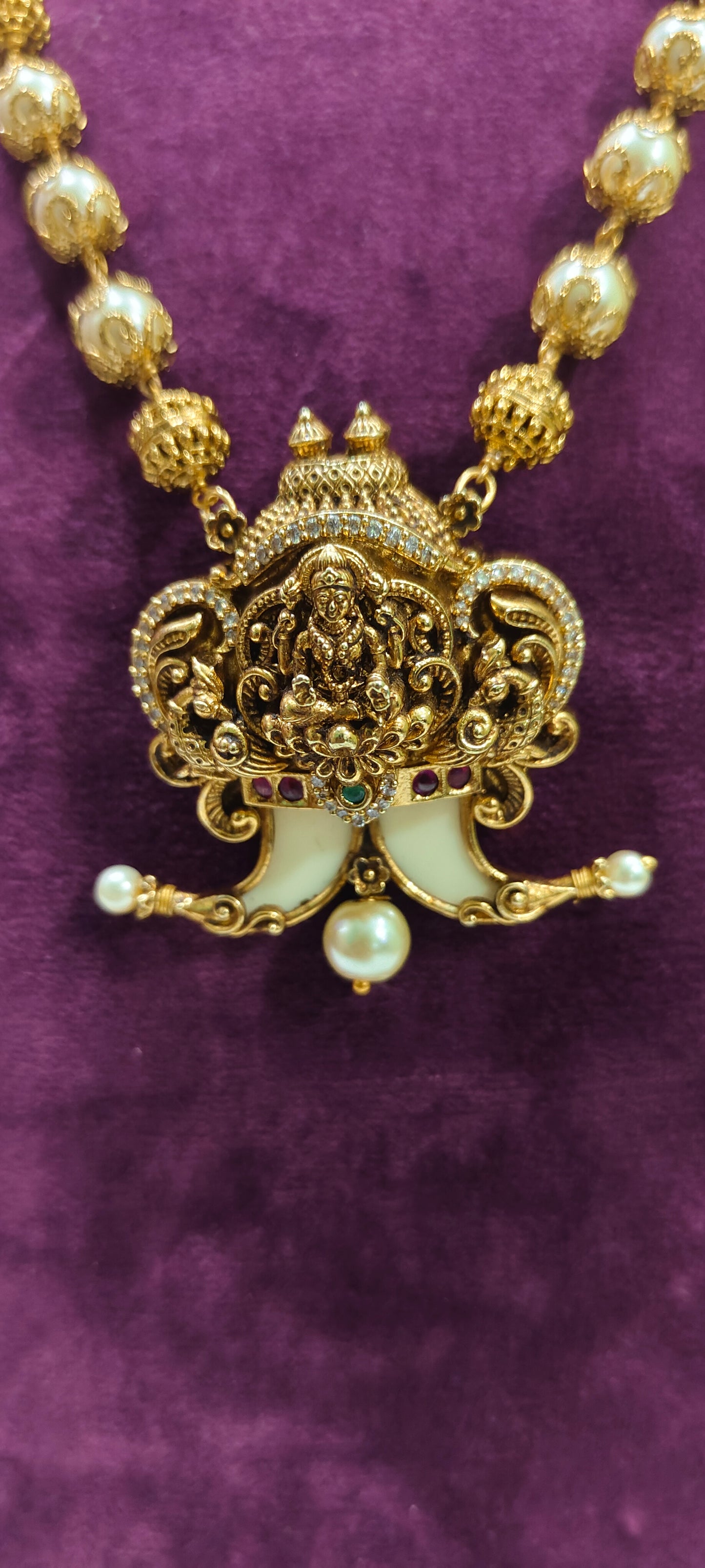 Premium antique nakshi 22" length puligoru pendant with pearl chain