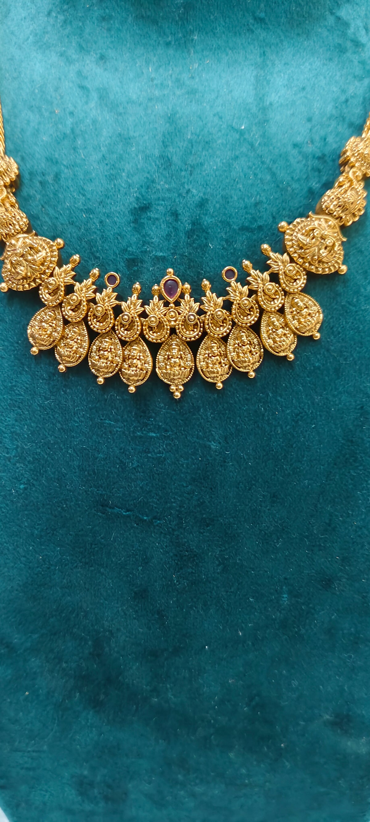 Premium nakshi choker cum bajubandi