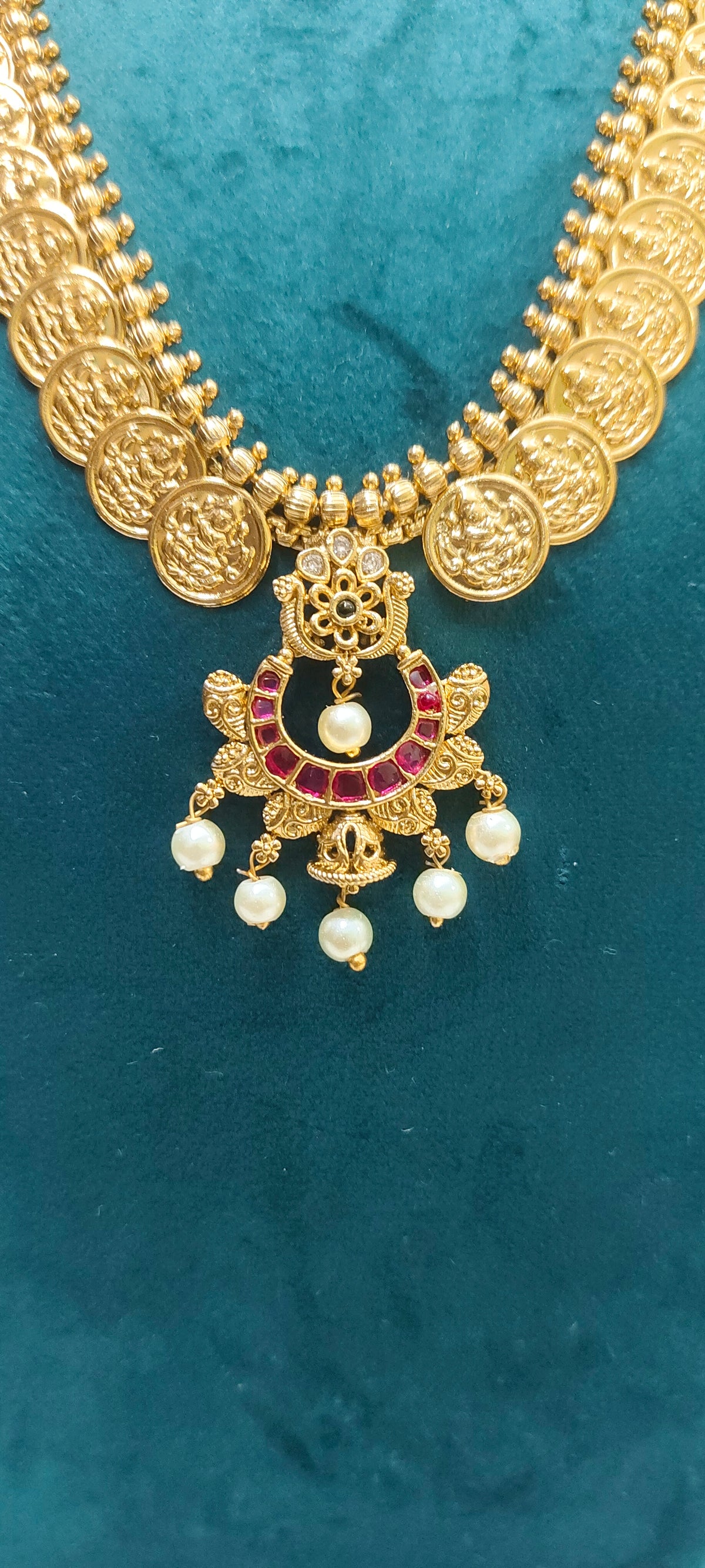 Simple gold look kasu necklace