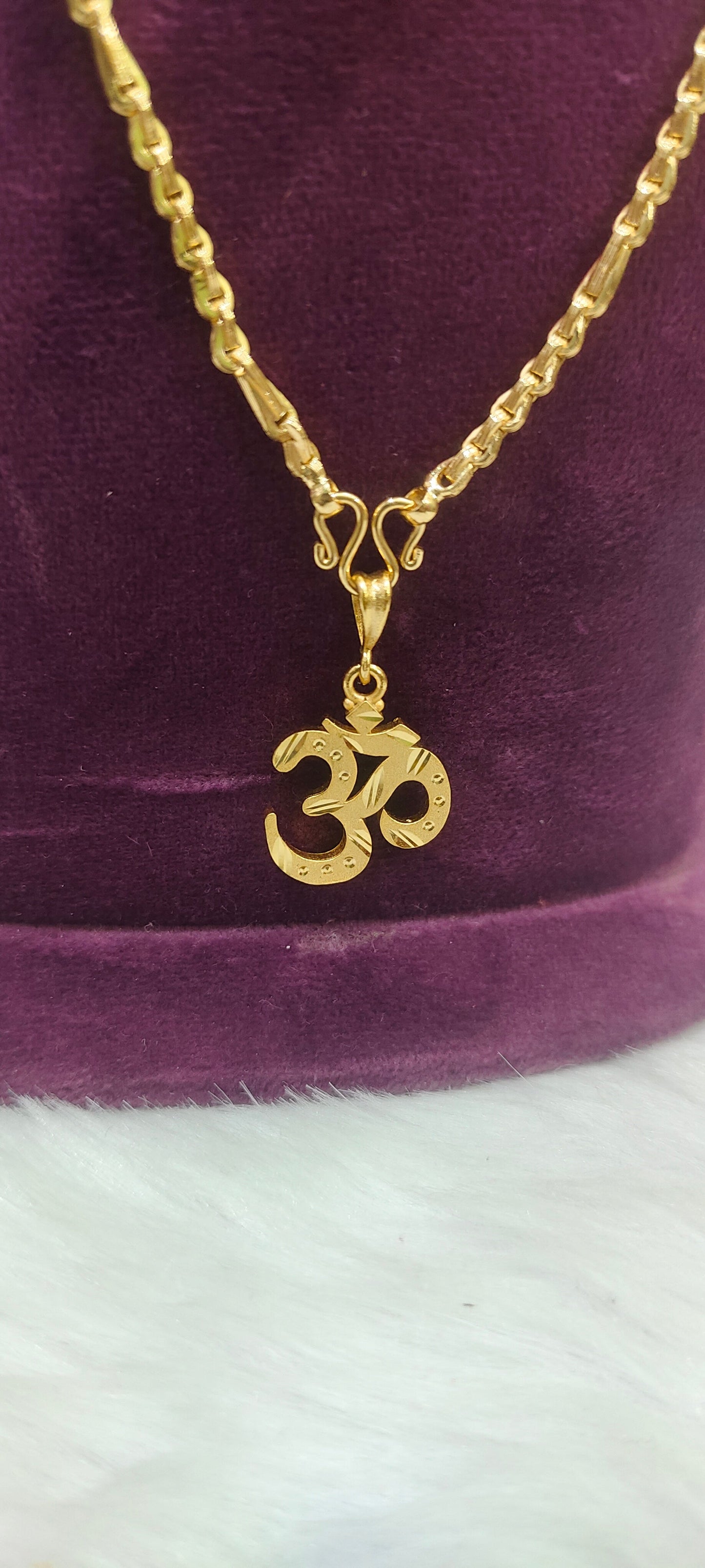 100% gold look om pendant with 20" length 5 plus 1 chain