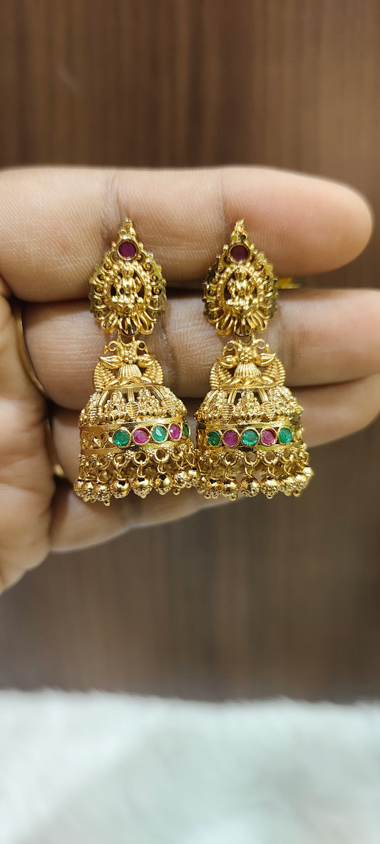 Beautiful gold look medium big jumkas with screw back