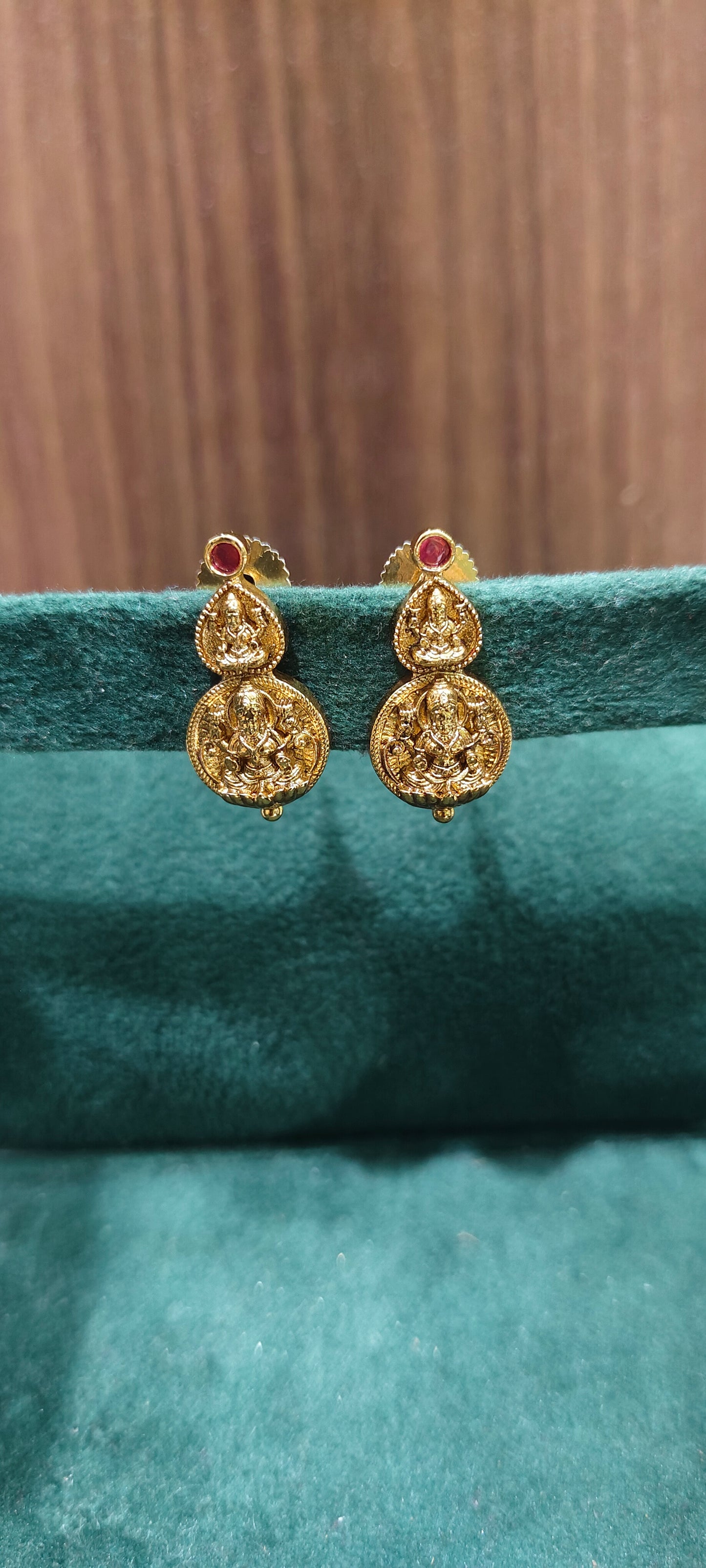 Premium nakshi kasu studs