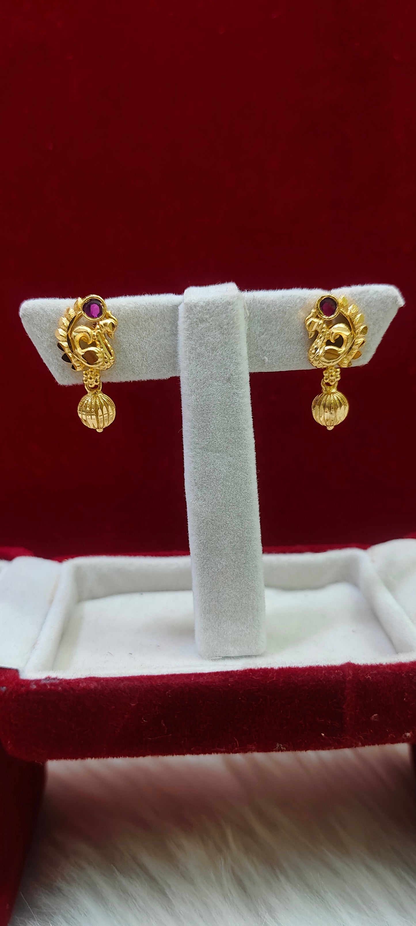 100%gold look earrings