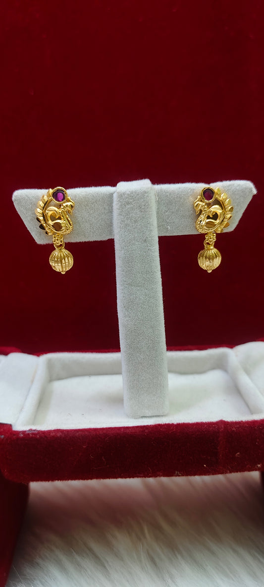 100%gold look earrings