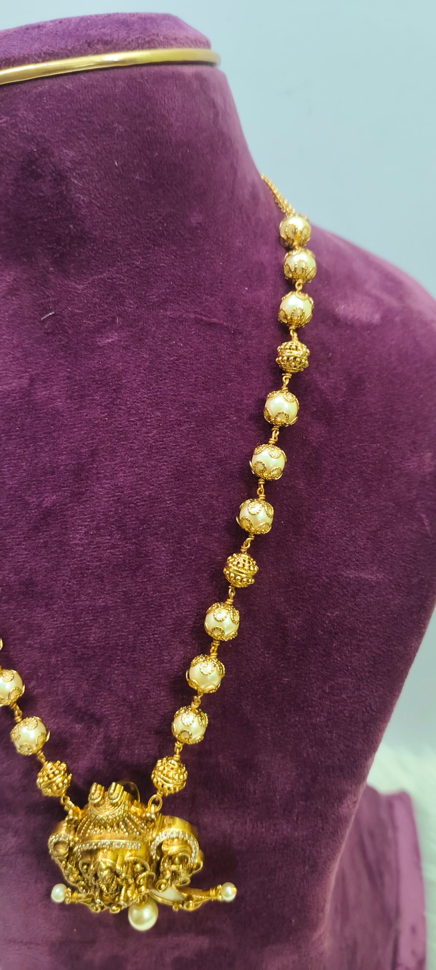 Premium antique nakshi 22" length puligoru pendant with pearl chain