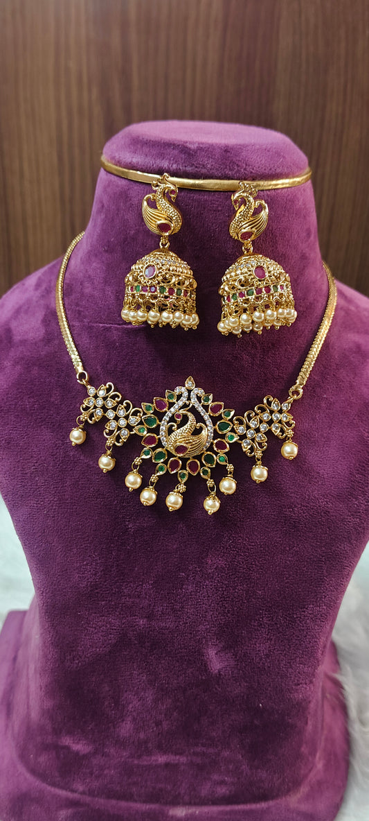 Simple and traditional choker set with jumkas