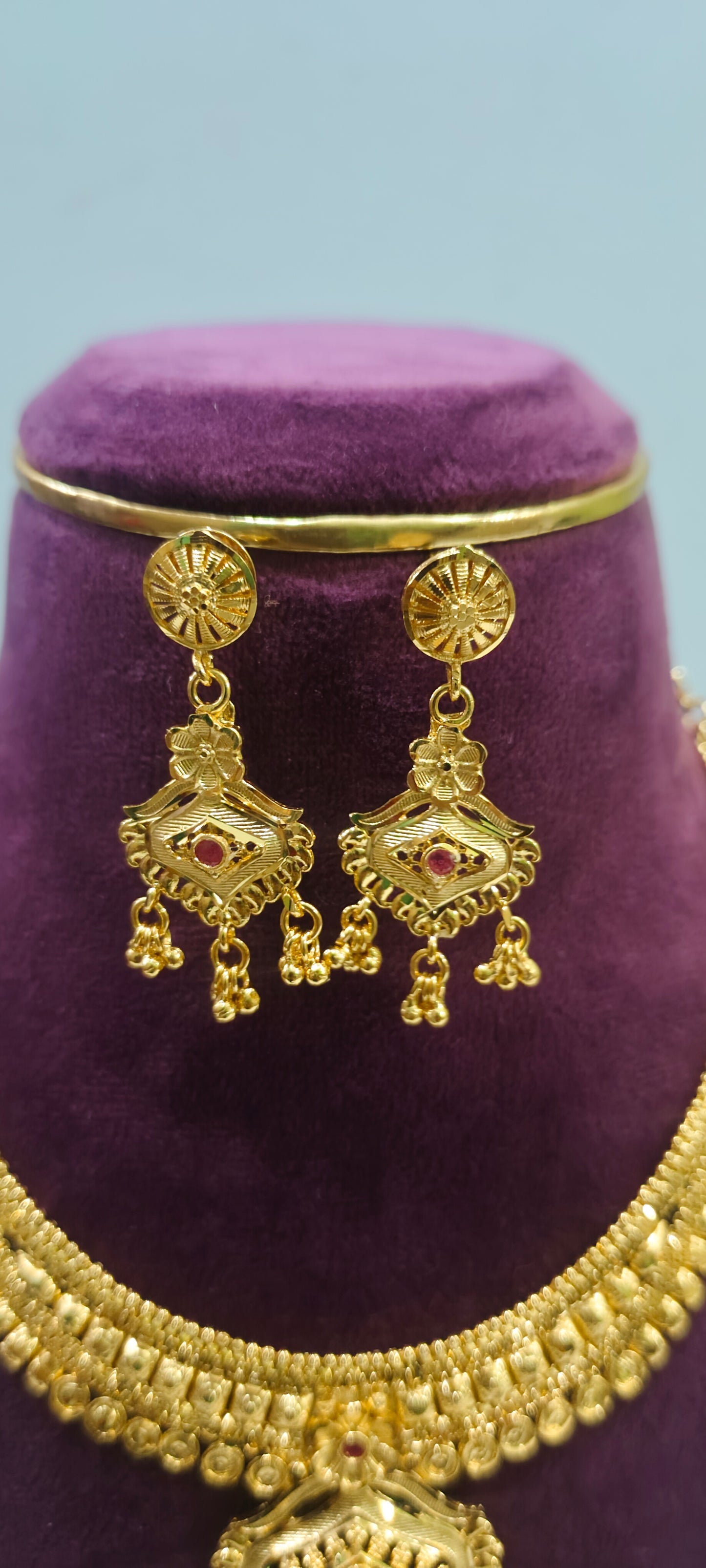 100% gold look necklace set