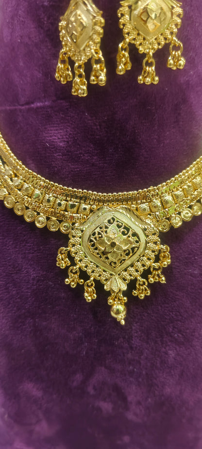 100% gold look necklace set