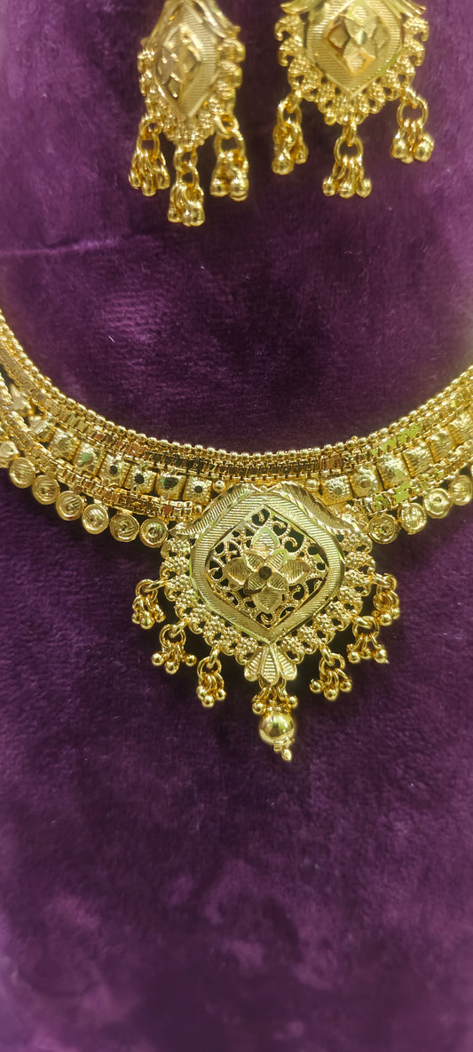 100% gold look necklace set
