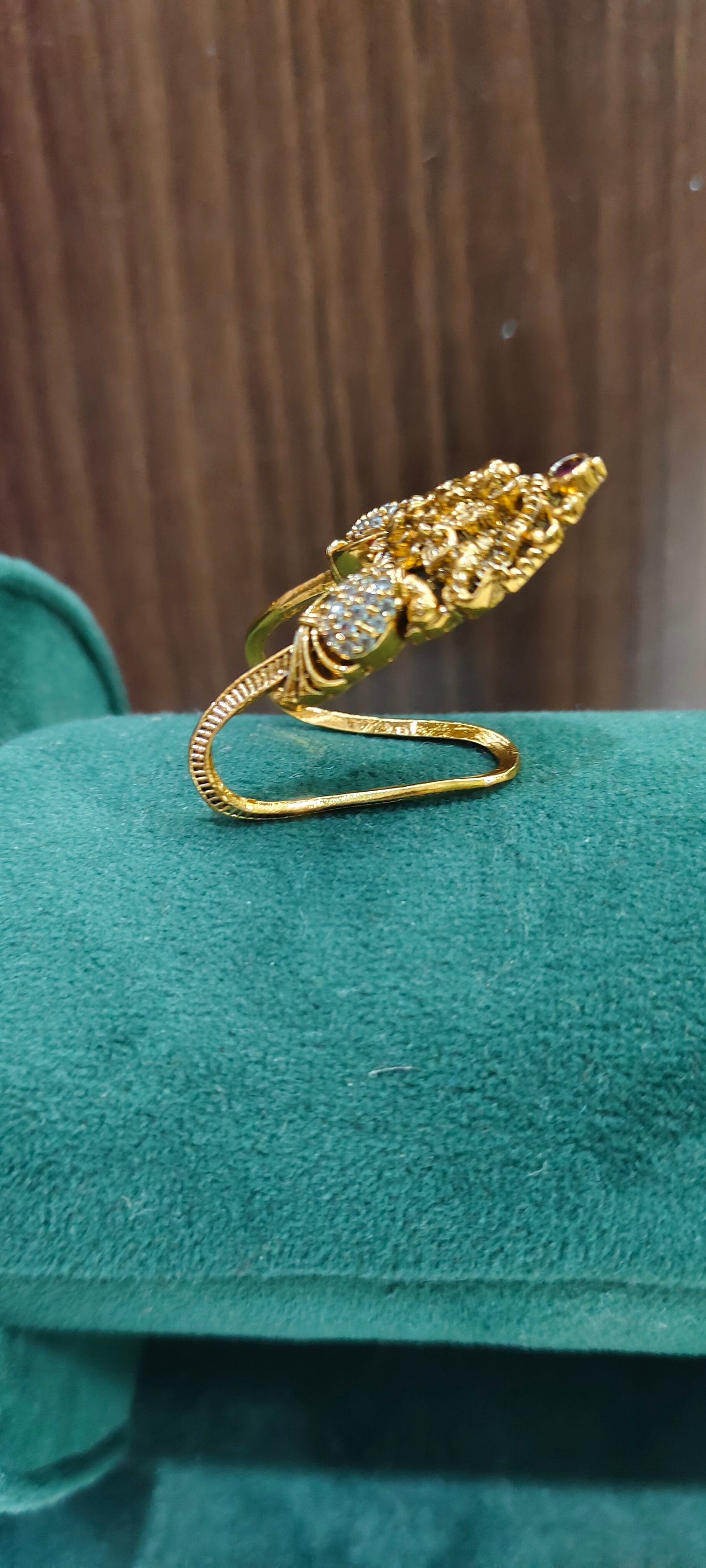 Premium nakshi vanki ring