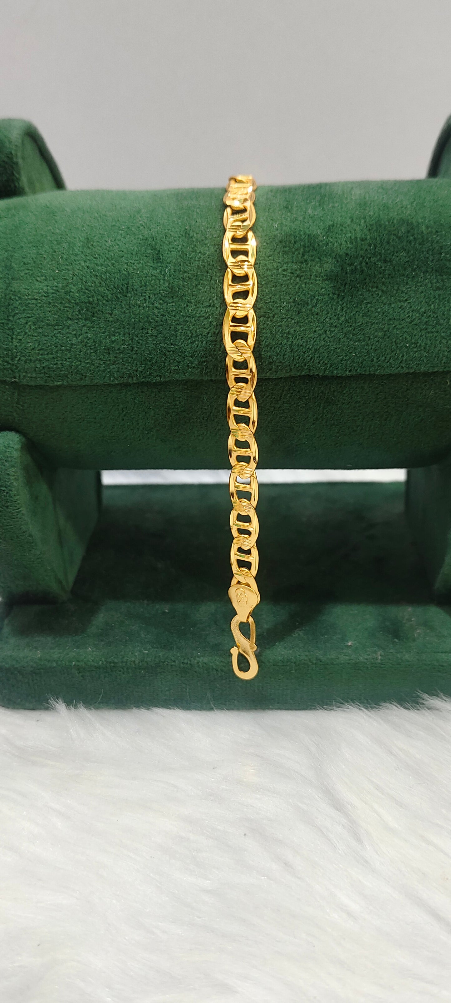 Premium micro gold plated 20" length chain with 100% gold look 8" length bracelet