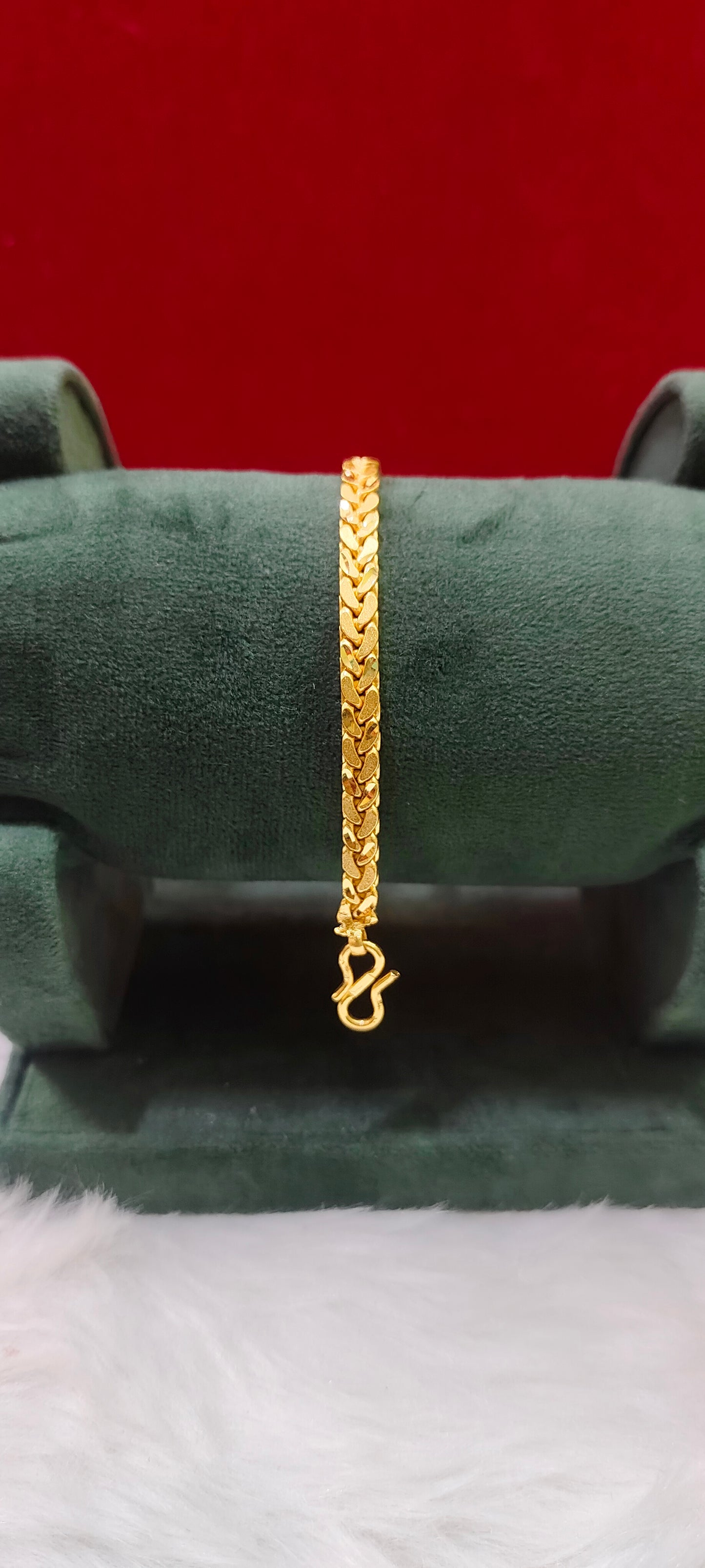 100% gold look men's bracelet with 8.5 " length