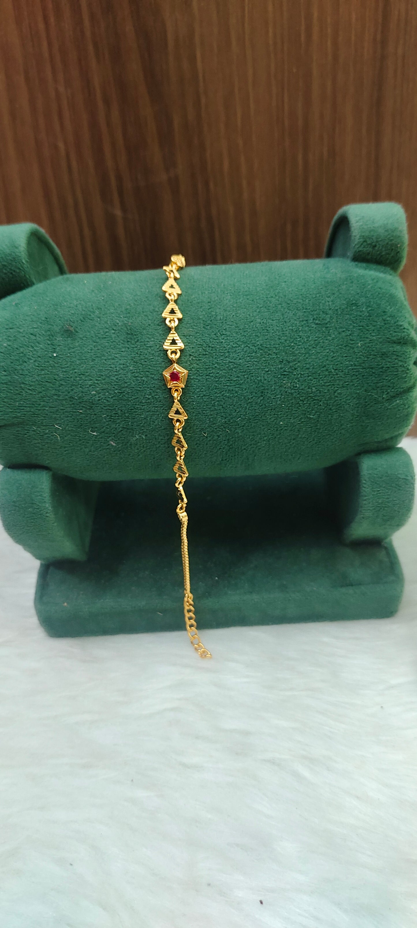 Simple gold look ladies bracelet