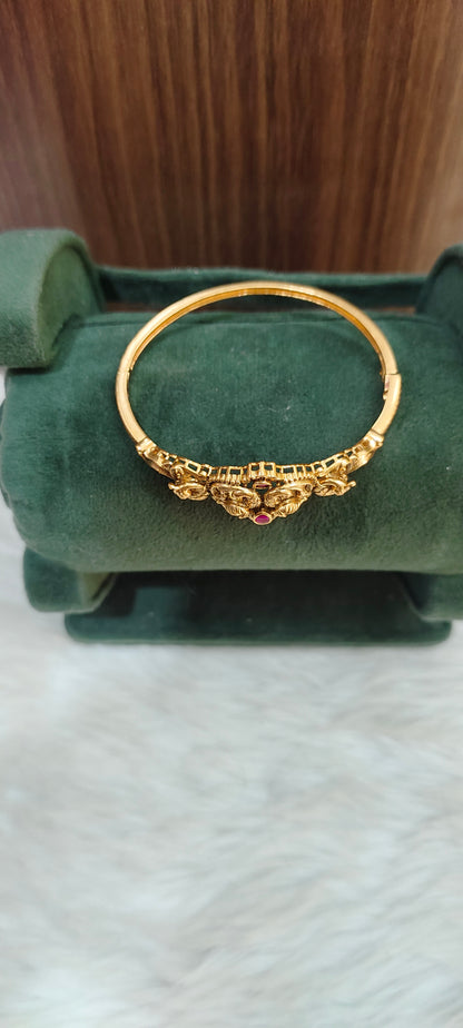 Premium antique openable kada for ladies (fit from 2.4 to 2.8)