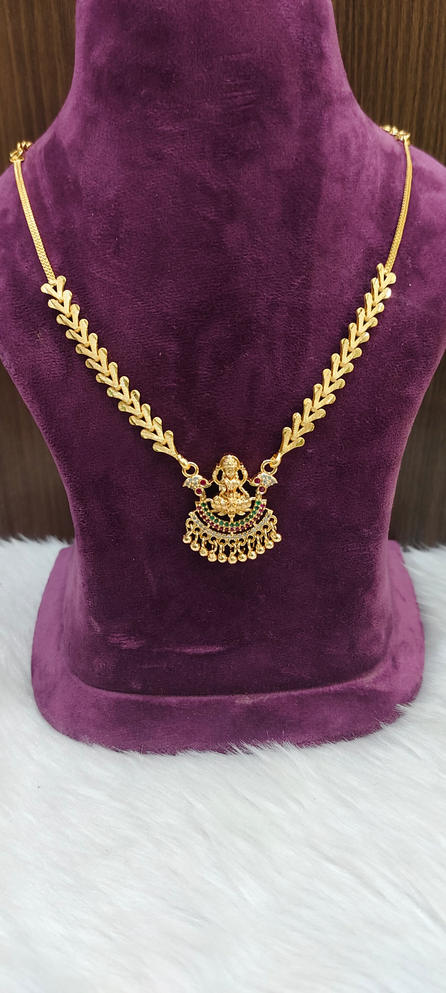 100% gold look simple necklace