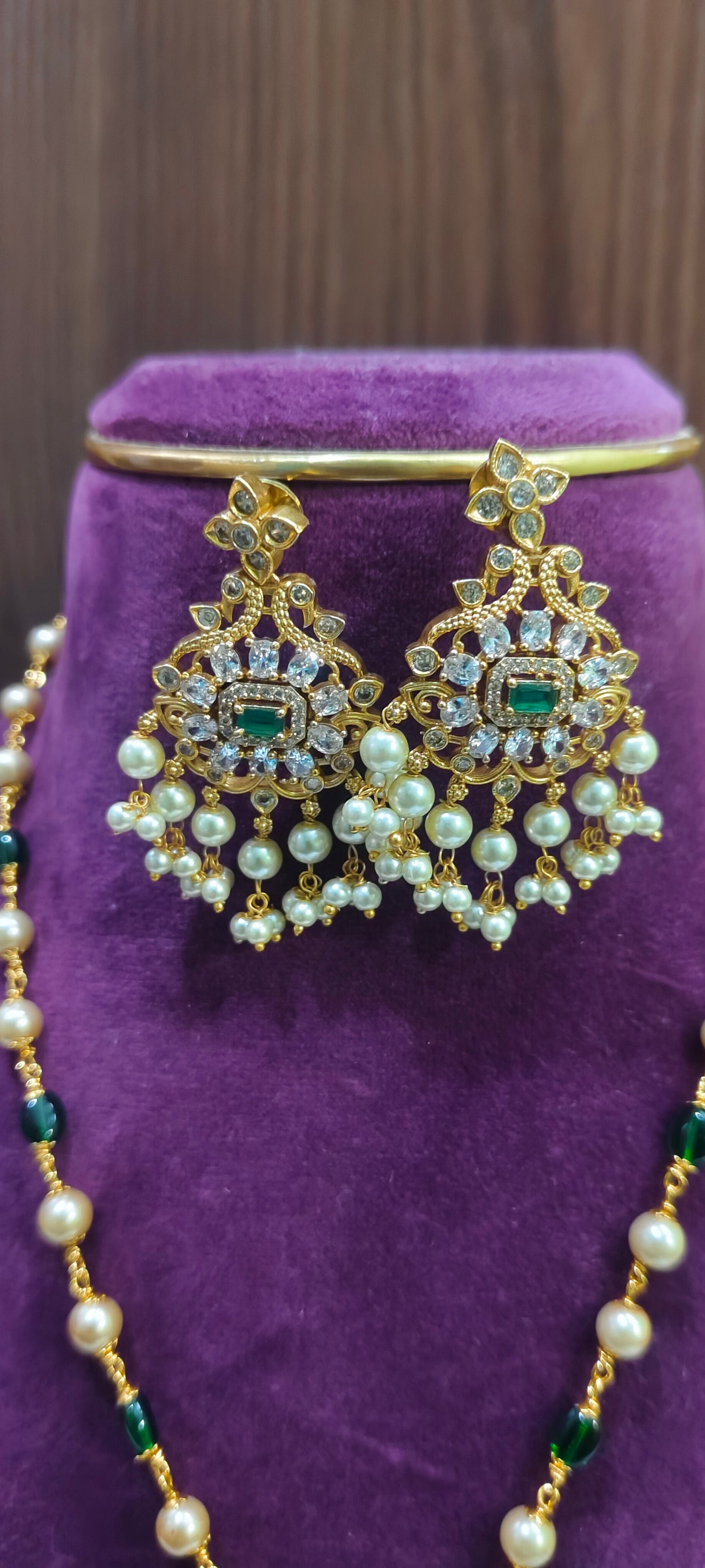 Classy beads pendant Chain with earrings