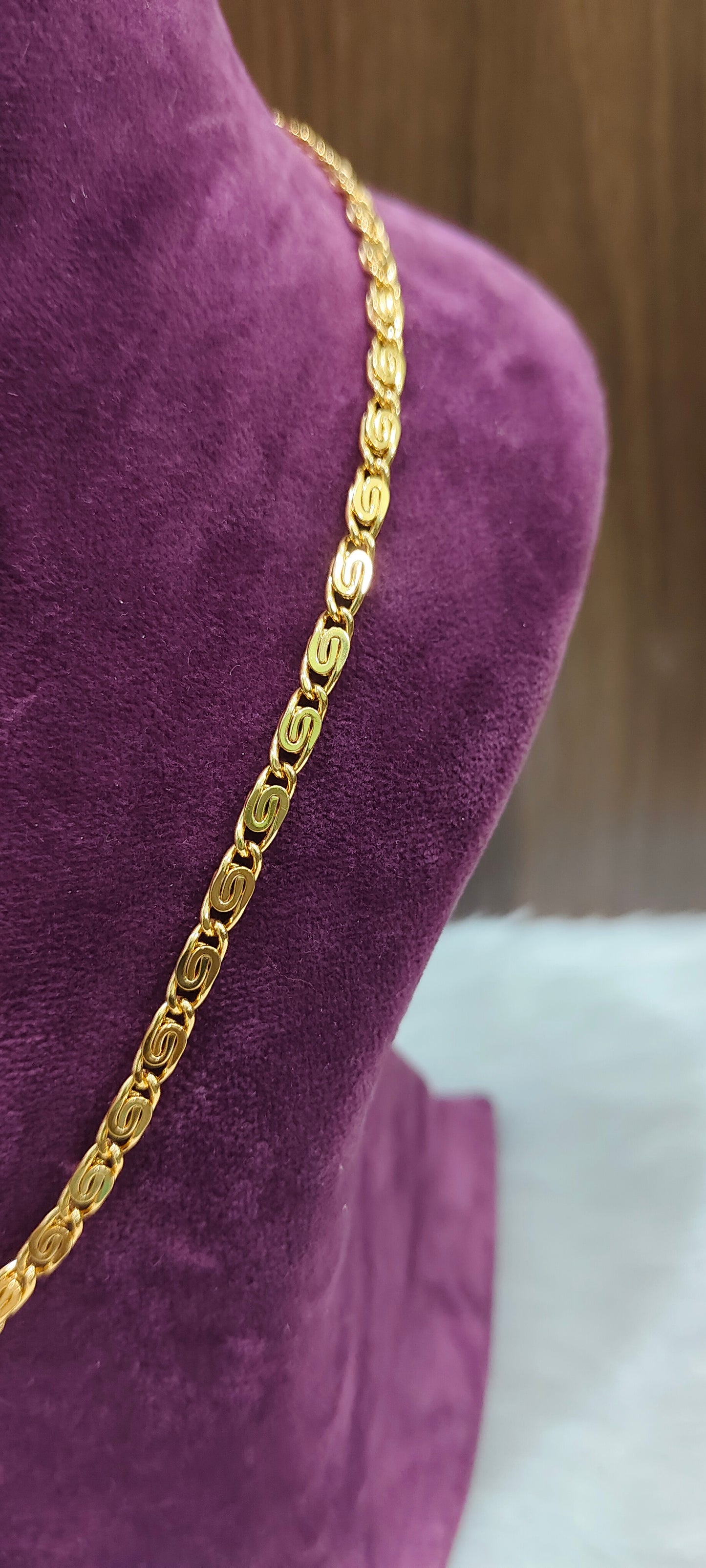 Stunning gold look 18" length mens chain