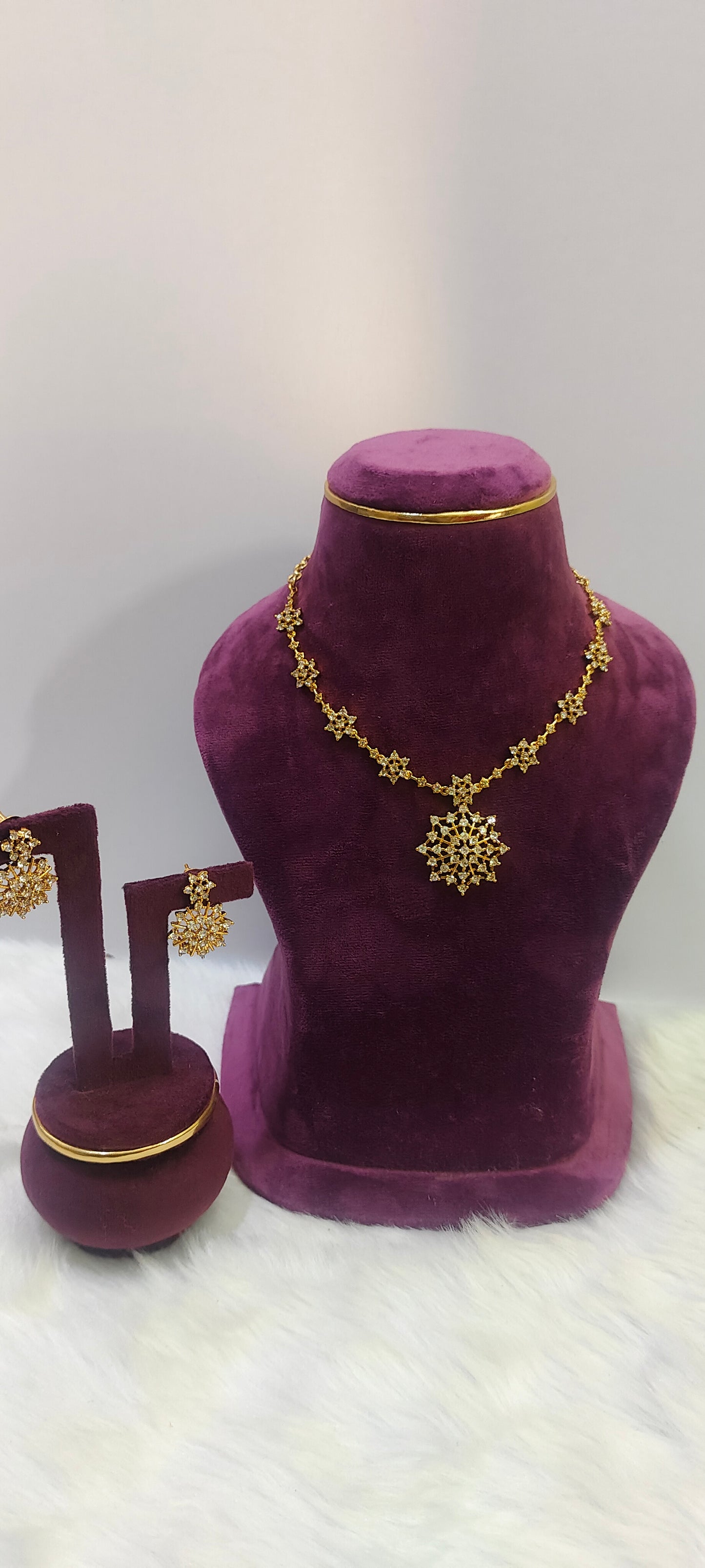Stunning dimond look necklace set