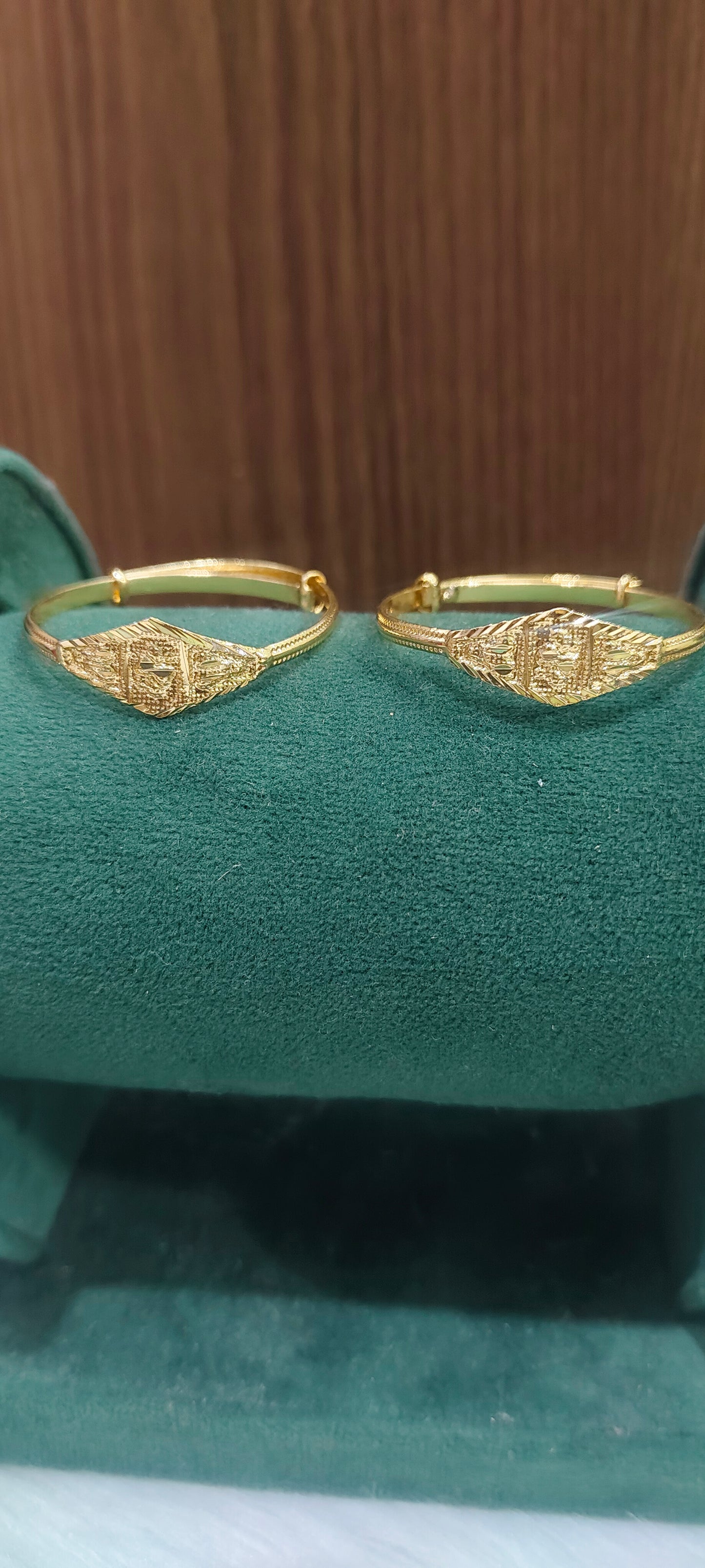 Premium micro gold plated Below 1 year adjustable bangles(design may slightly changes)