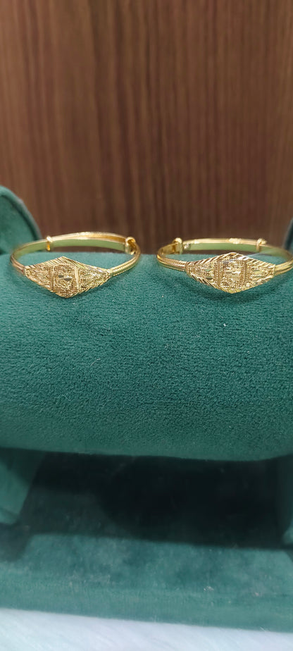 Premium micro gold plated Below 1 year adjustable bangles(design may slightly changes)