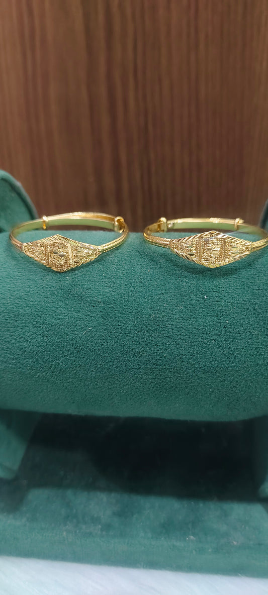 Premium micro gold plated Below 1 year adjustable bangles(design may slightly changes)