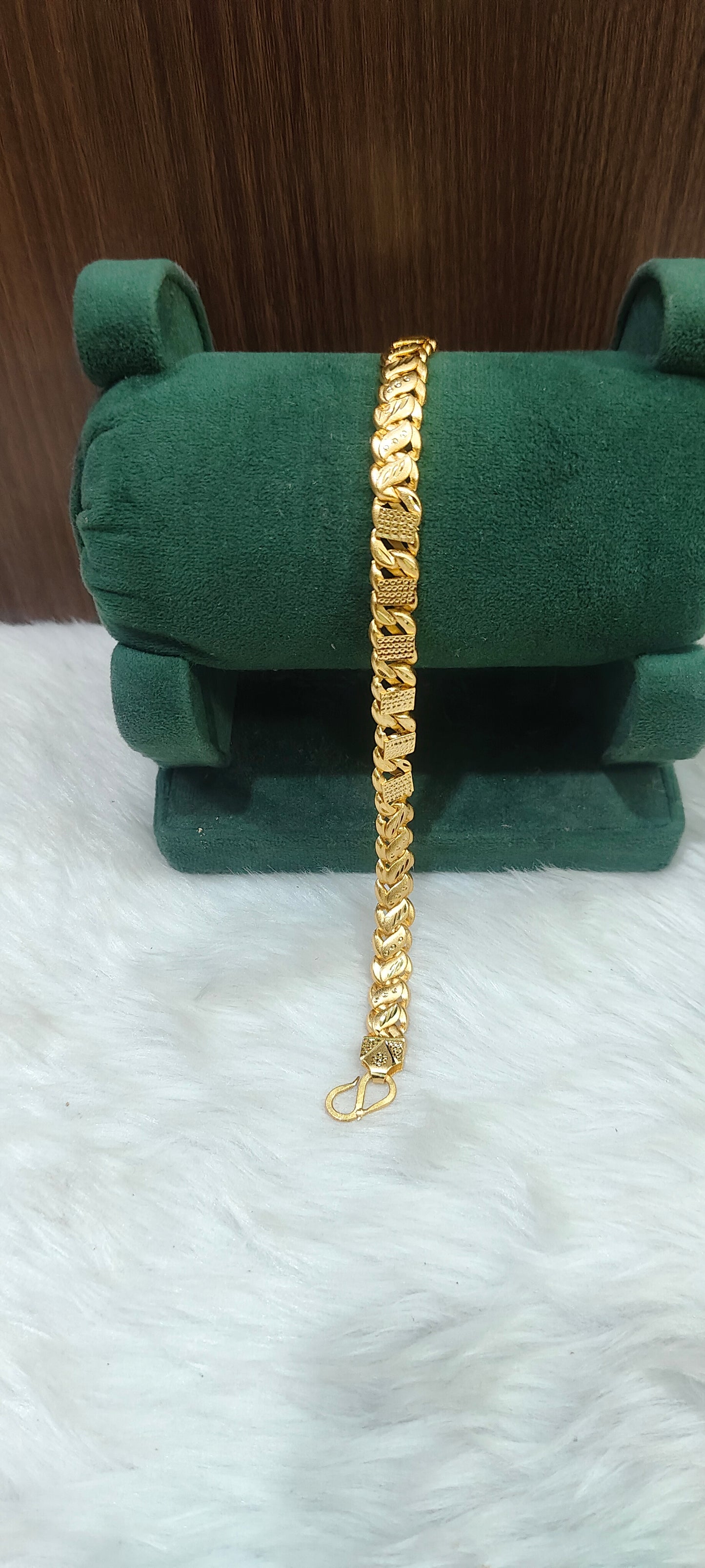 100% gold look 8" length mens bracelet