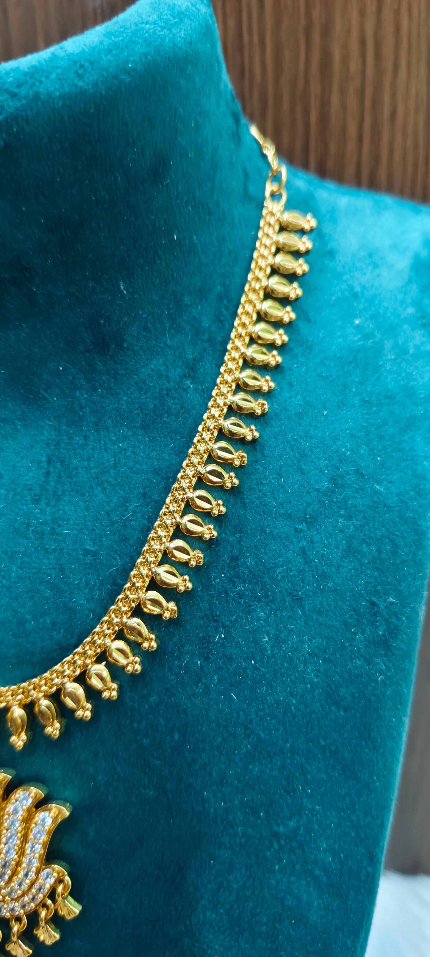 Pure panchaloham vintage look louts necklace