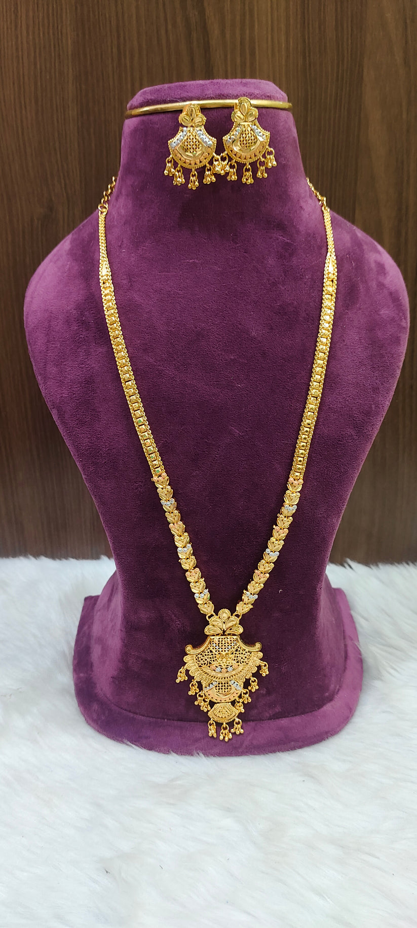 100% gold look 30