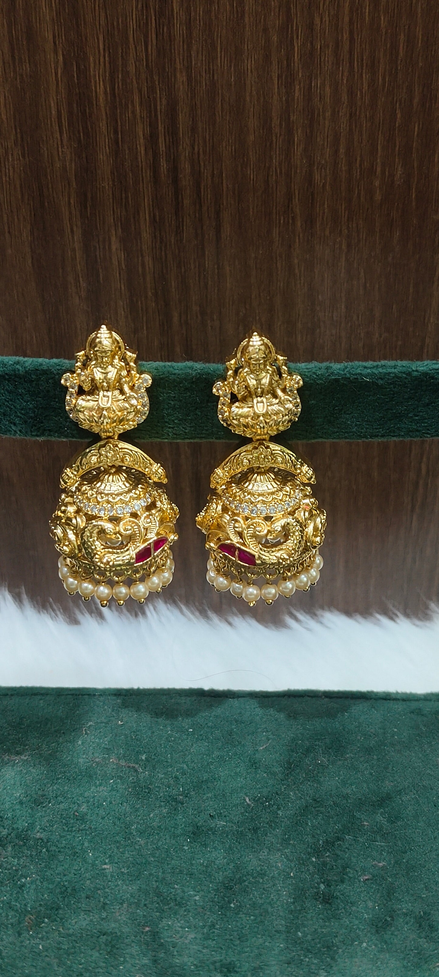 High premium nakshi medium big bridal jumkas with jadvu stones