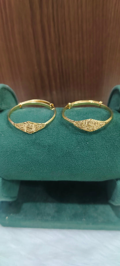 Premium micro gold plated Below 1 year adjustable bangles(design may slightly changes)